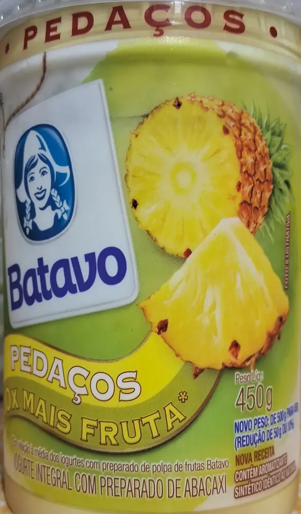 Iogurte integral com preparado de abacaxi