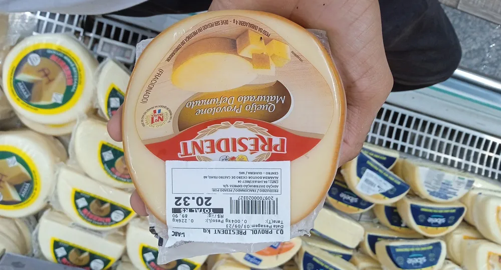 Queijo Provolone Maturado Defumado