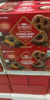 Bolo com especiarias e cobertura de chocolate