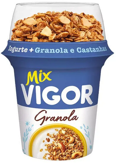 Iogurte Integral Com Granola E Castanhas Vigor Viv Mix Copo 165g