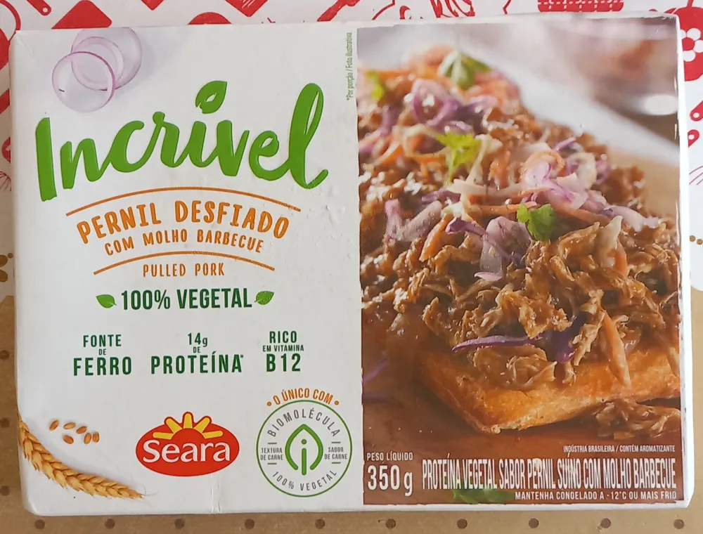 Pernil desfiado com molho barbecue