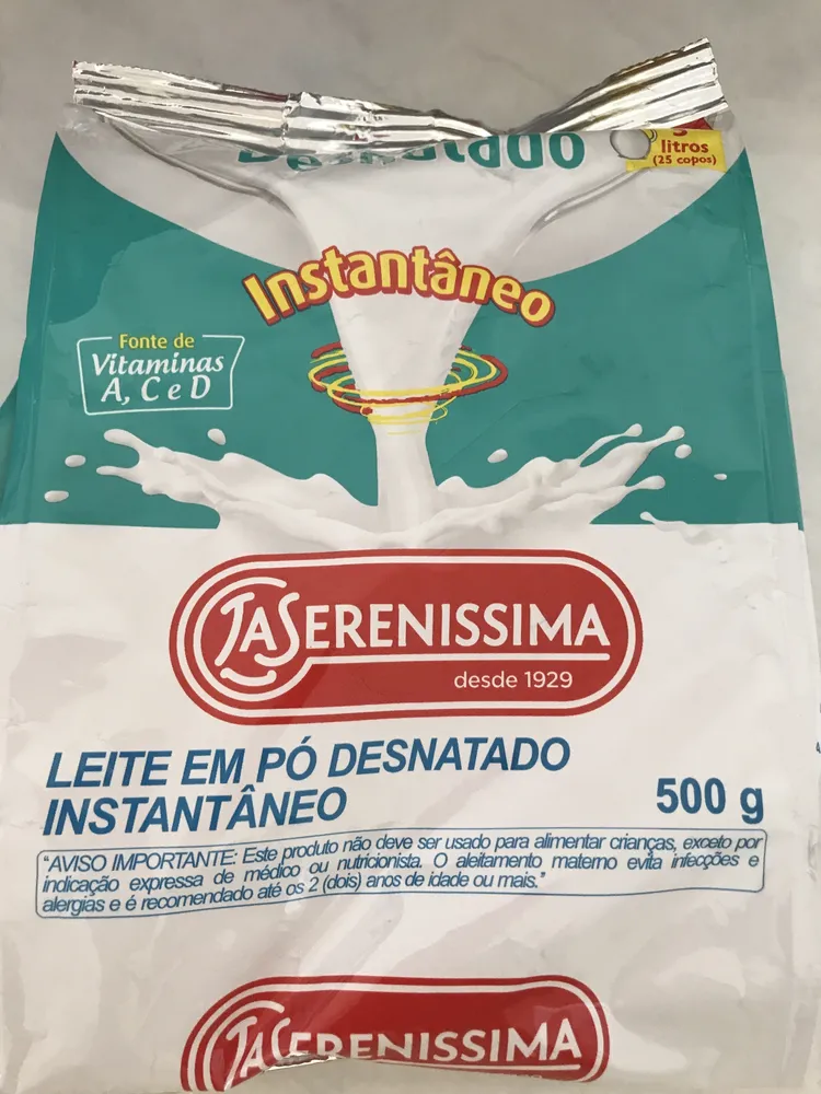 Leite em pó desnatado instantâneo
