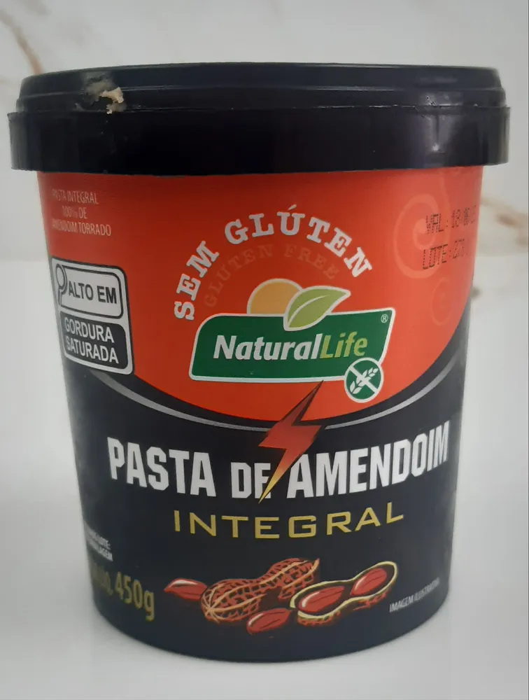 Pasta de amendoim integral