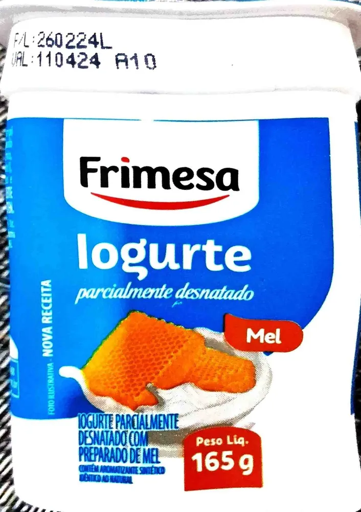 Iogurte parcialmente desnatado com preparado de mel