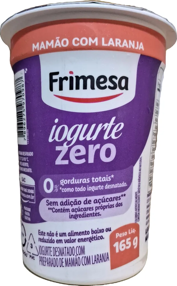 Iogurte desnatado com preparado de mamão com laranja
