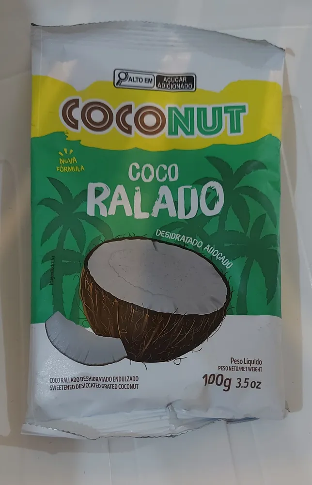 Coco ralado desidratado e adoçado