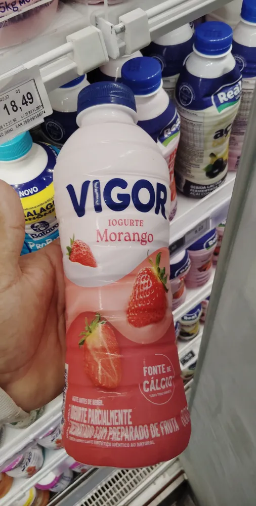 Iogurte Parcialmente Desnatado Morango Vigor Garrafa 800g