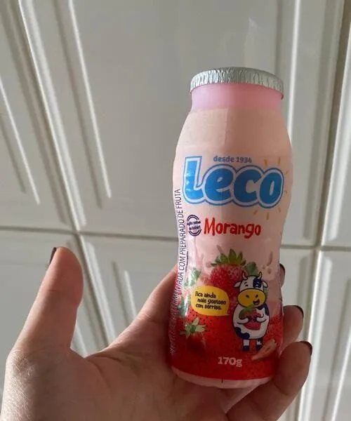 Bebida láctea fermentada com preparo de fruta