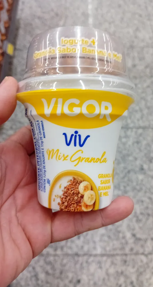 Iogurte Integral Com Granola De Banana E Mel Vigor Viv Mix Copo 140g