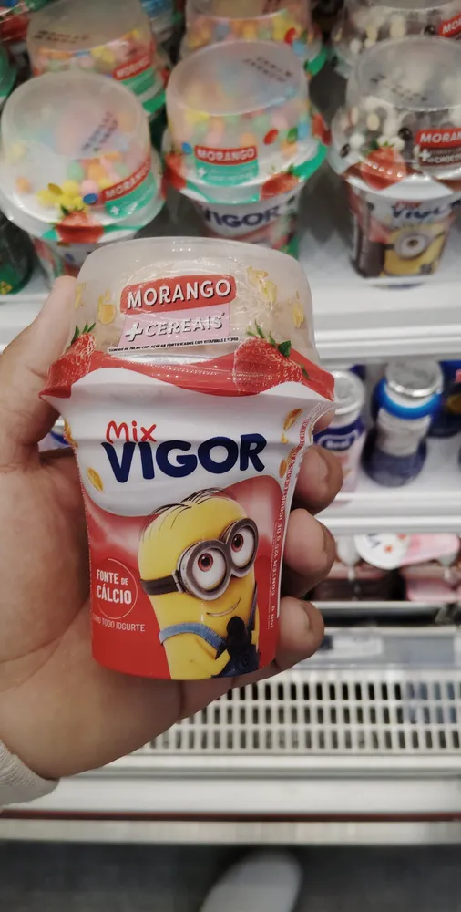 Iogurte Morango Com Cereais Vigor Mix Copo 140g