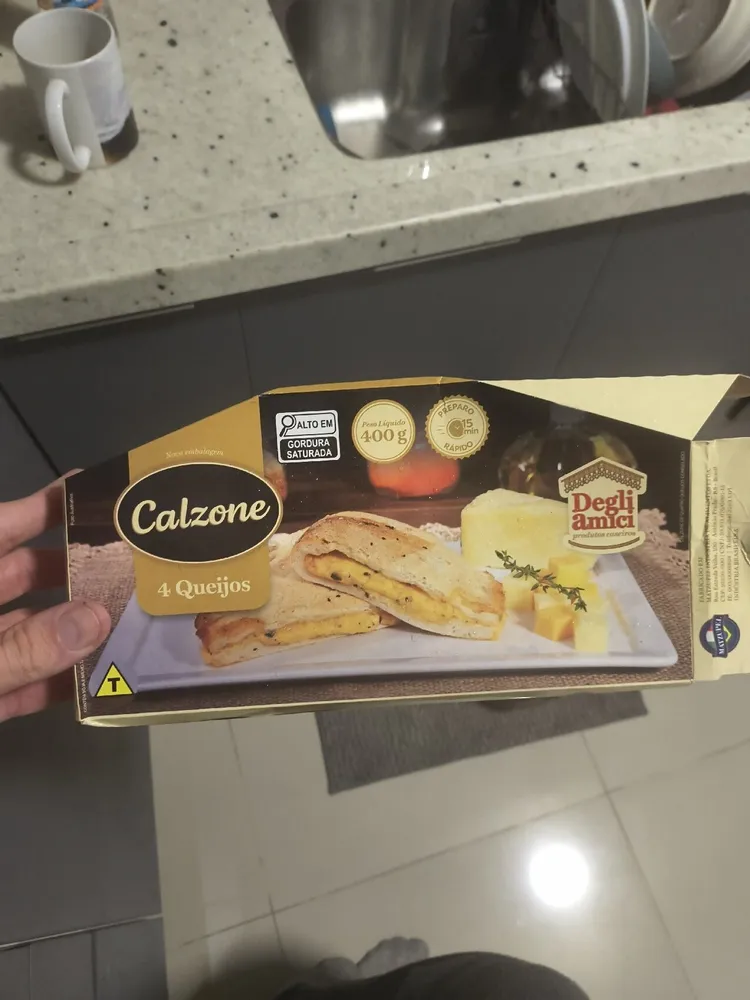Calzone 4 Queijos