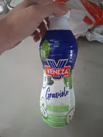 Iogurte parcialmente desnatado com preparo de graviola