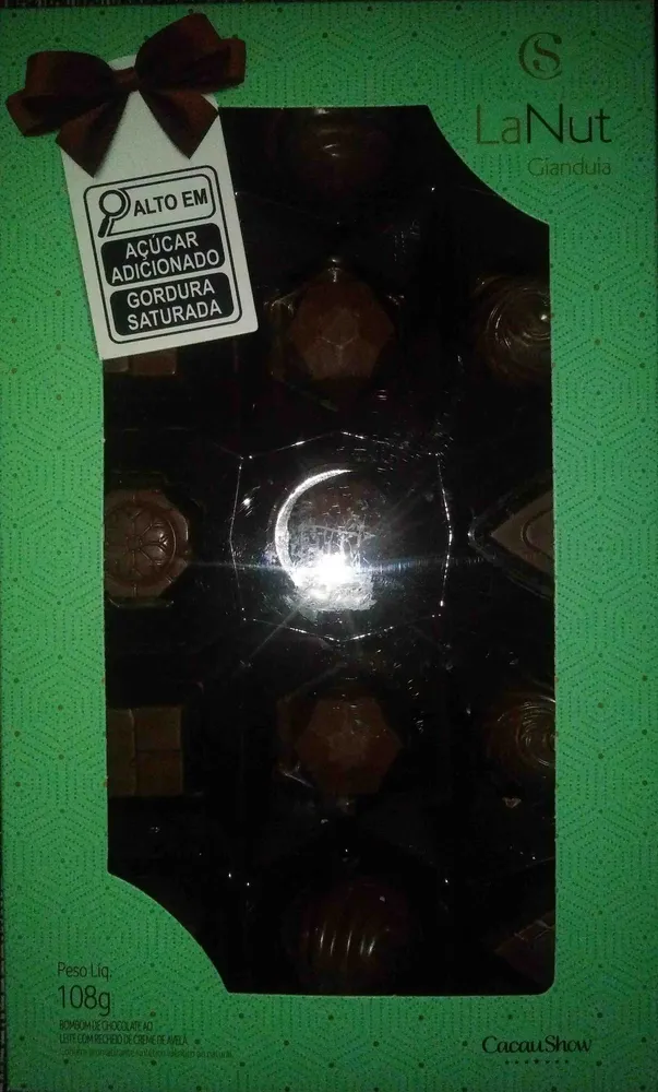 Bombom de chocolate ao leite com recheio de creme de avelã