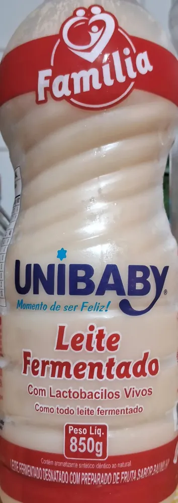 Leite fermentado desnatado com preparado de fruta sabor baunilha