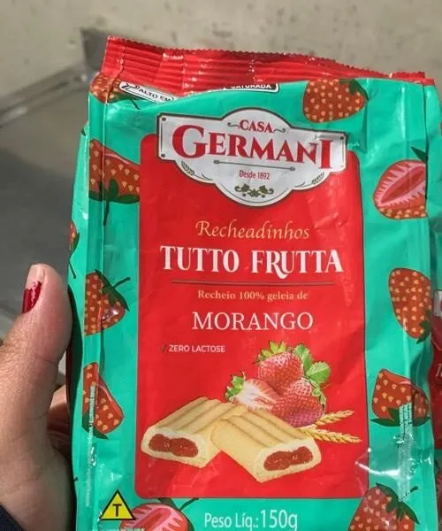 Biscoito com recheio de geleia de morango