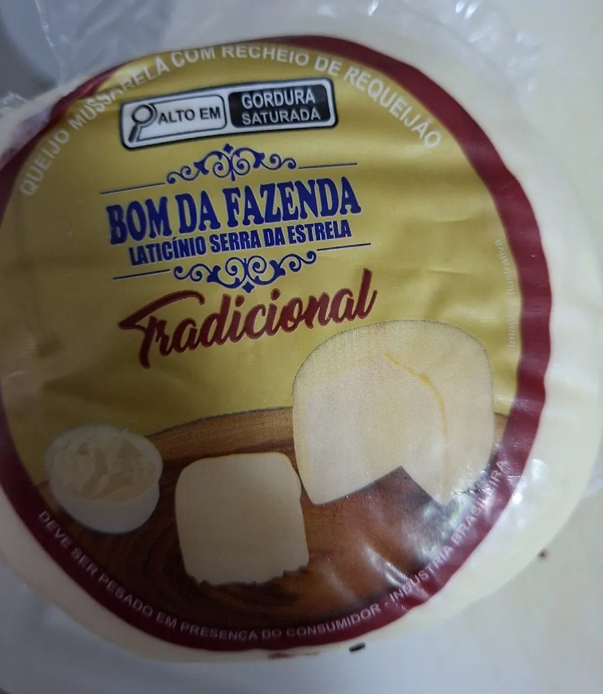 Queijo Mussarela Recheado Com Requeijão