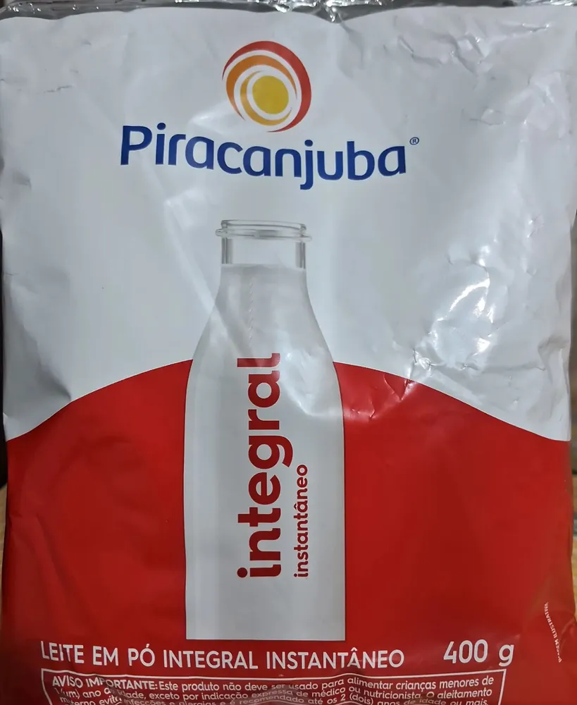 Leite em pó integral instantâneo