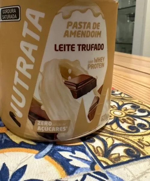 Pasta de amendoim leite trufado