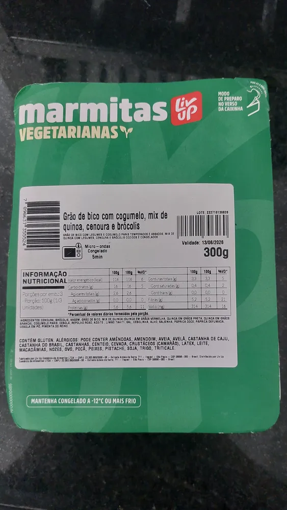 Marmita vegana: Grão De Bico Com Cogumelo, Mixed De Quinoa, Cenoura E Brócolis