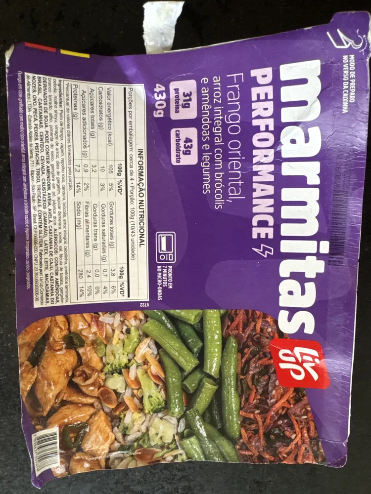 Frango Oriental, Arroz Integral Com Brócolis E Amêndoas E Legumes