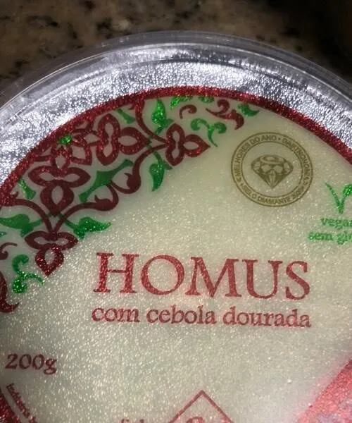 Homus com cebola dourada