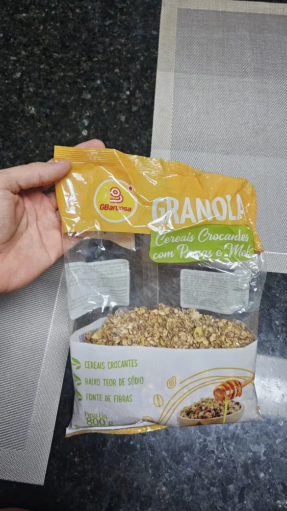 Granola Crocante Com Passas E Mel