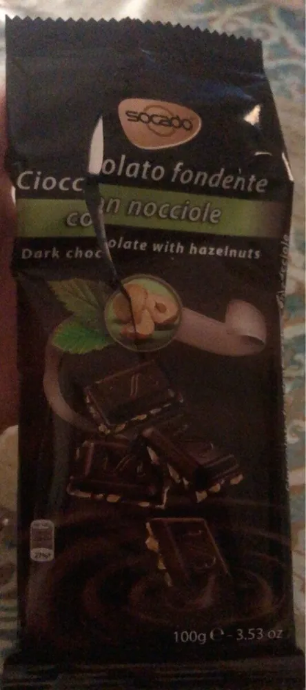 Cioccolato fondente con nocciole