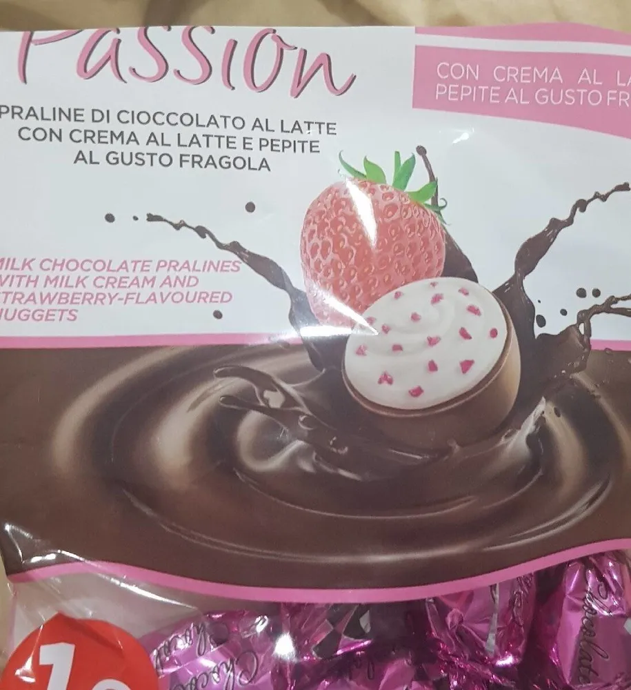 Pralinés de chocolate con leche con fresa