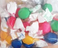 Caramelle di zucchero al gusto di frutta senza insalatina
