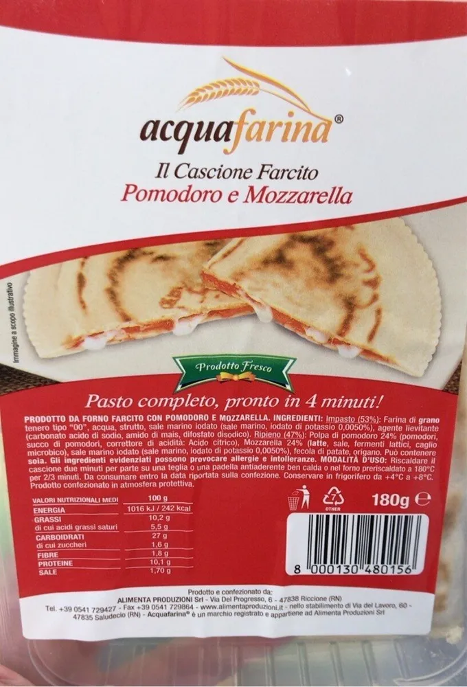 Il cascione farcito pomodoro e mozzarella