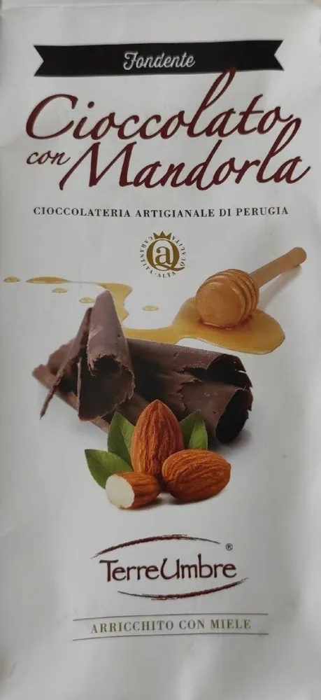 Cioccolata fondente con mandorla