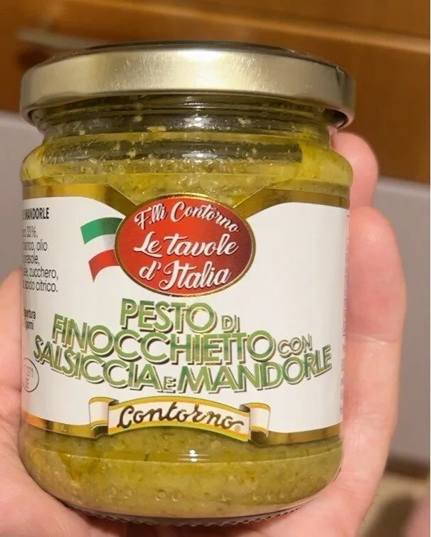 Pesto di finocchietto con salsiccia e mandorle