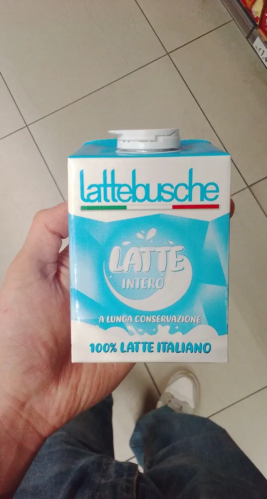 Latte uht a lunga conservazione intero
