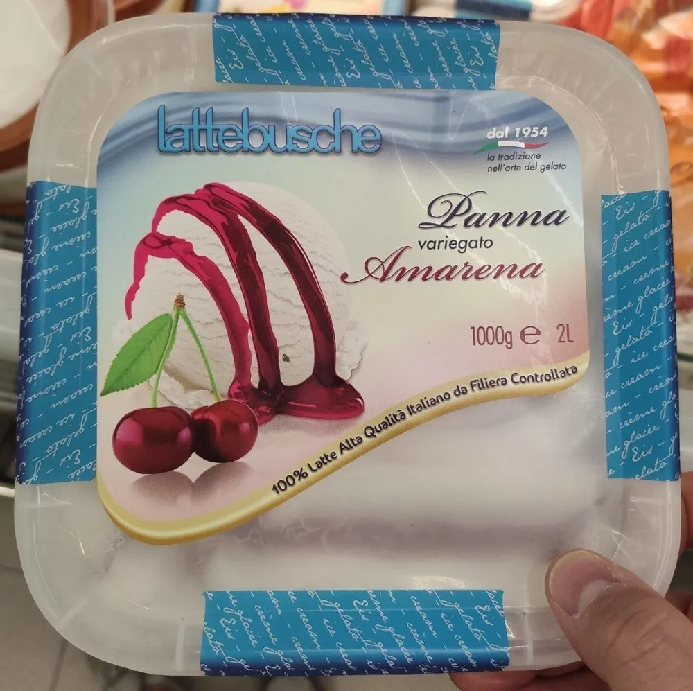 Gelato panna variegato amarena