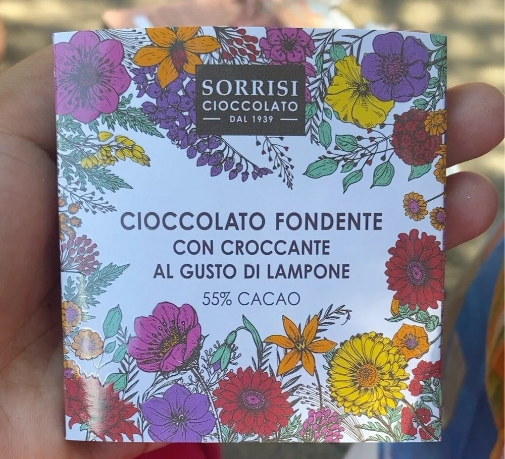 Cioccolato fondente con croccante al gusto di lampone