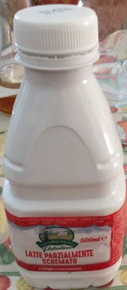Latte parzialmente scremato