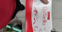 Raffaello - Wafer com recheio cremoso e amêndoa coberto com coco