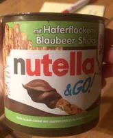Nuss-Nugat-Creme mit Haferflocken-Blaubeer-Sticks