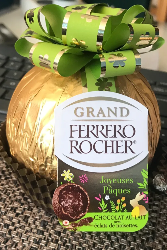 Chocolat au lait avec éclats de noisettes