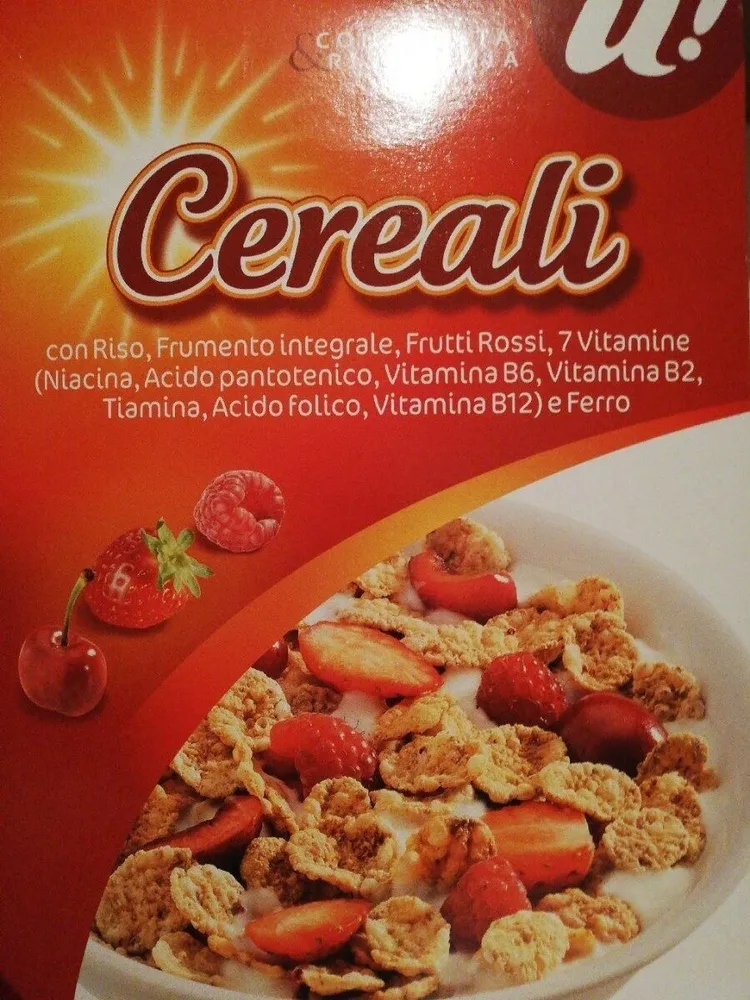 Cereali con riso, frumento integrale, frutti rossi
