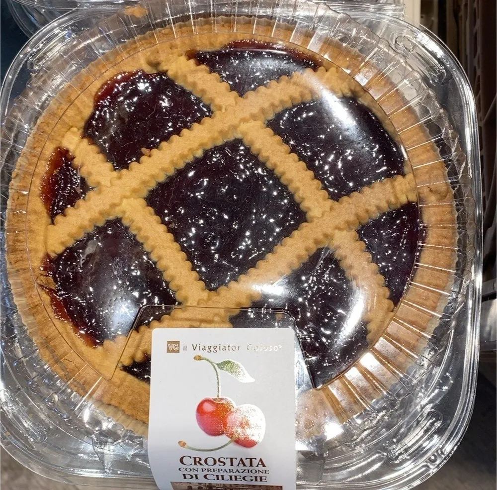Crostata con preparazione ciliegie