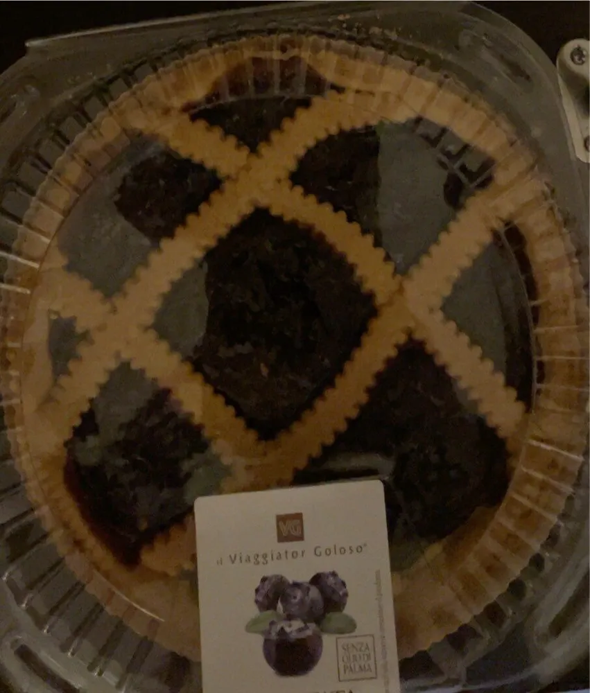 Crostata connpreparazione di mirtilli
