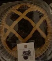Crostata connpreparazione di mirtilli