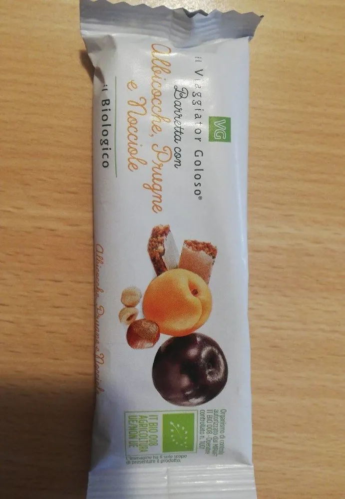 Barretta con albicocche prugne e nocciole