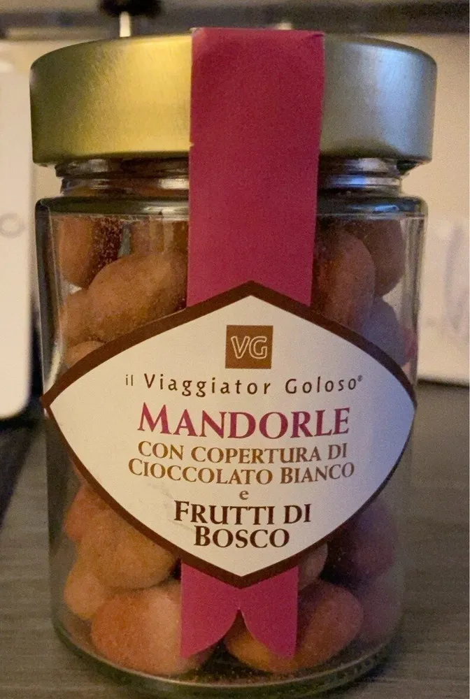 Mandorle con copertura cioccolato bianco e frutti di bosco