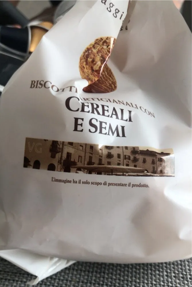 Biscotti artigianali con cerrali e semi