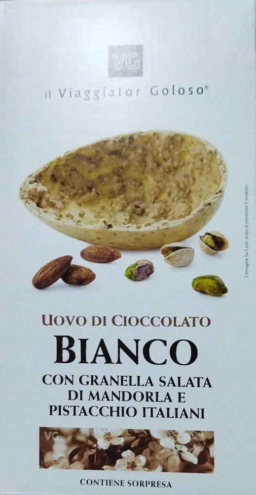 Uovo di cioccolato bianco con mandorle e pistacchi