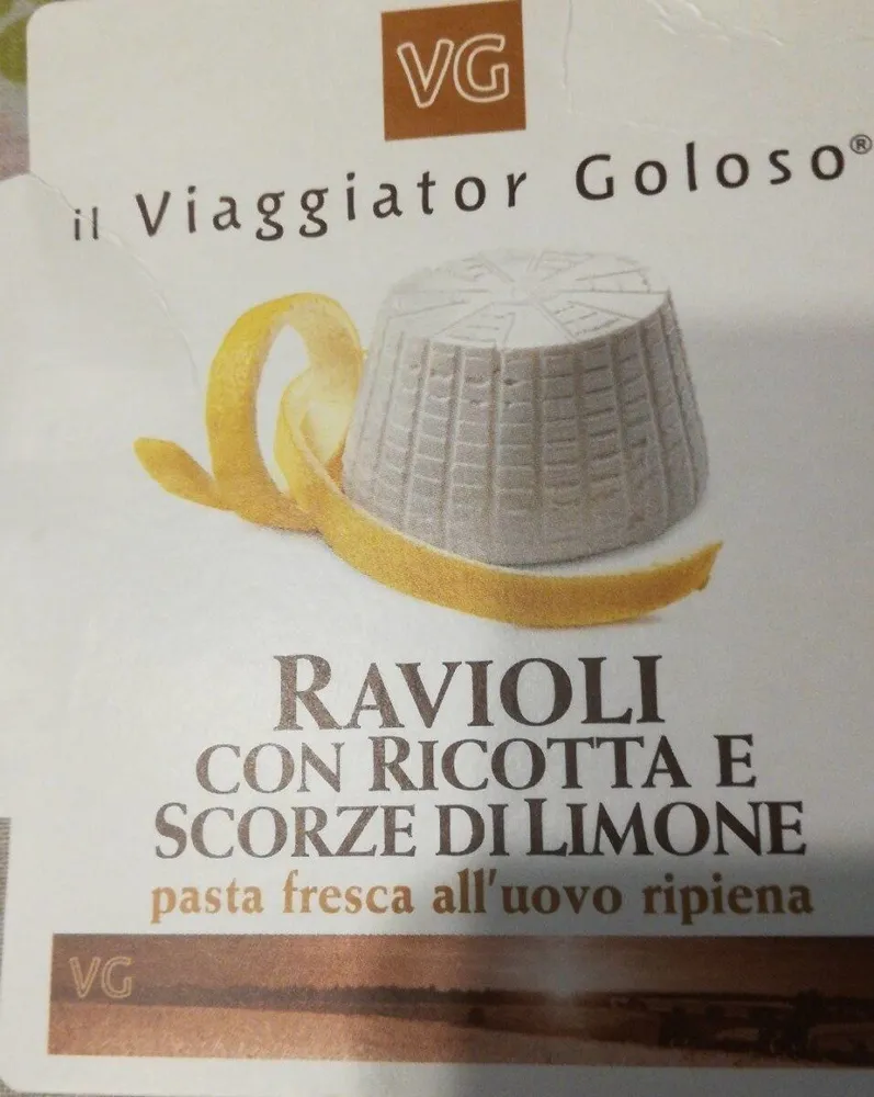 Ravioli con ricotta e scorze di limone