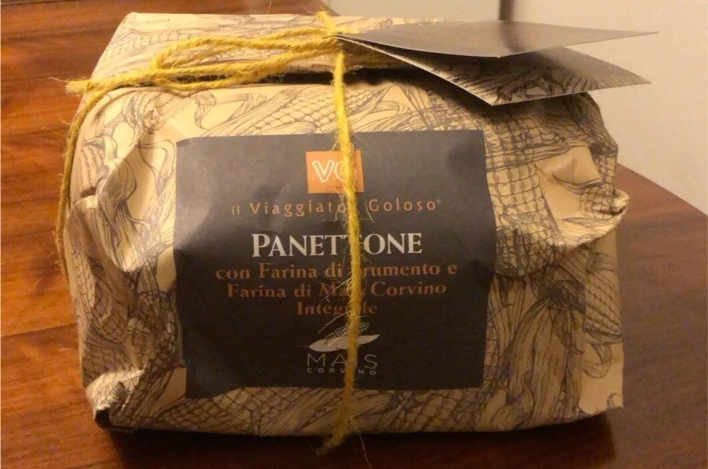 Panettone con farina di frumento e di mais corvino integrale