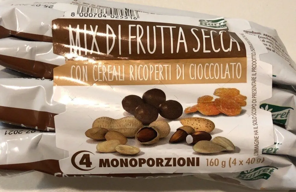 Mix di frutta secca con cereali ricoperti di cioccolato